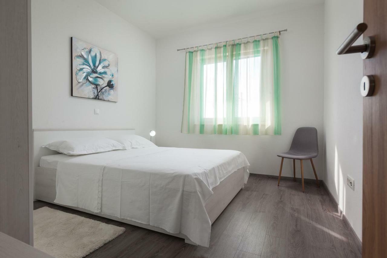 Apartments turtle gardens Makarska Buitenkant foto